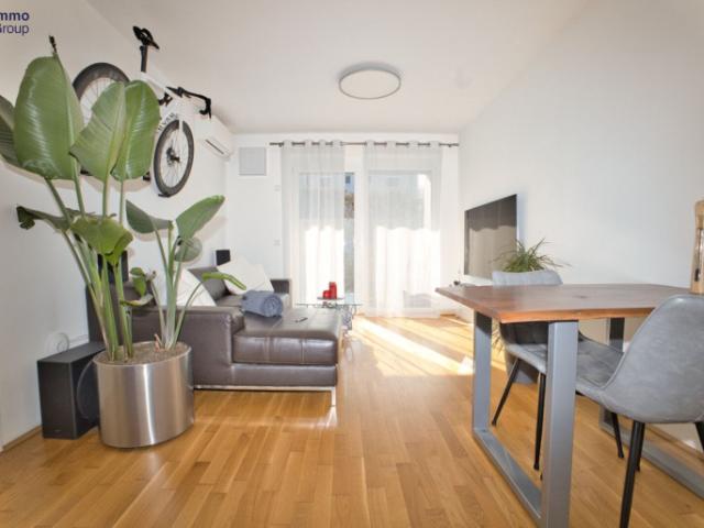 Liebevolle Wohnung mit kleinem Garten zu verkaufen