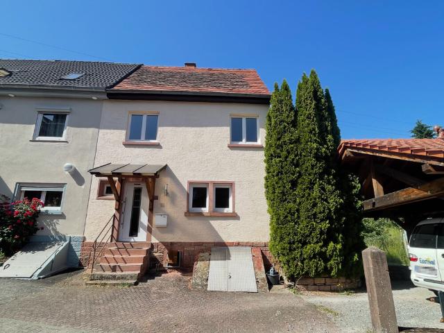 Liebevolles Einfamilienhaus mit Garten und großem Carport!