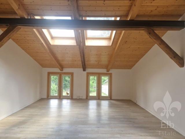 Liebhaberwohnung in einem Rayonhaus Moderne 3 Raum Wohnung mit Balkon und Fußbodenheizung