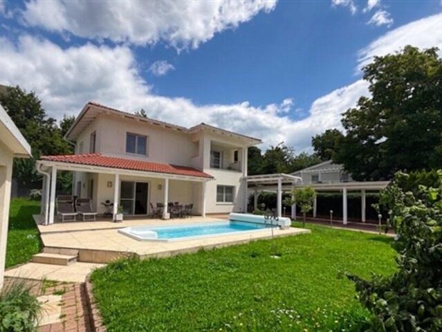Lieblingszuhause in Villach den heurigen Sommer in den eigenen Pool hüpfen!