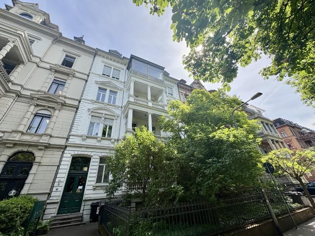 „Lieblingslage Adolfsallee“ – Vermietetes 3 Zimmer Altbaujuwel in sehr begehrter Innenstadtlage