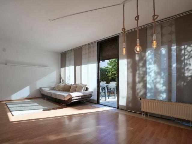 Liefering: Ruhige 3 Zimmer Maisonette Wohnung mit sonnigem Garten und Tiefgarage zum Sofortbezug! Reihenhaus Feeling