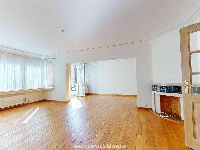 LIEGE – Hypercentre TB appart. 2 ch.+ 2 balcons + cave Loyer: 975,00 € / mois