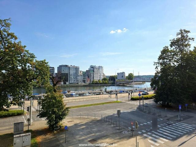 LIÈGE – Quai ORBAN – Très bel appart. 2 ch, 2 balcons Loyer: 1 100,00 € / mois