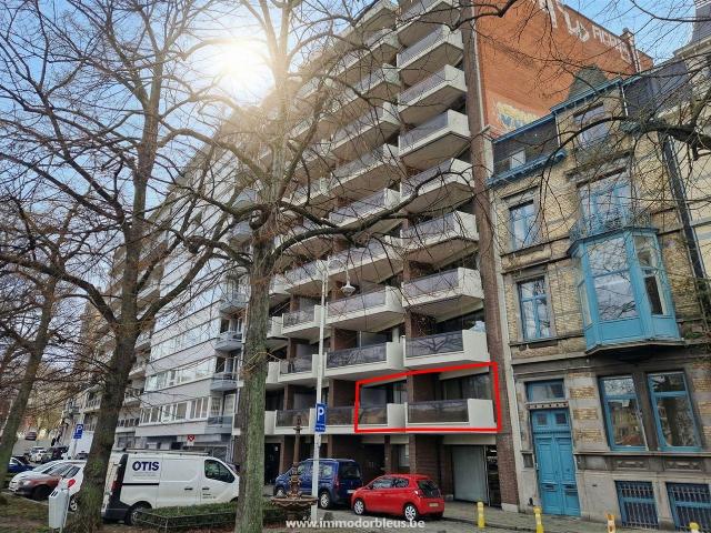 LIÈGE – Quai de Gaulle – Bel appart. 2 ch+ 3 terr.+cave Loyer: 850,00 € / mois