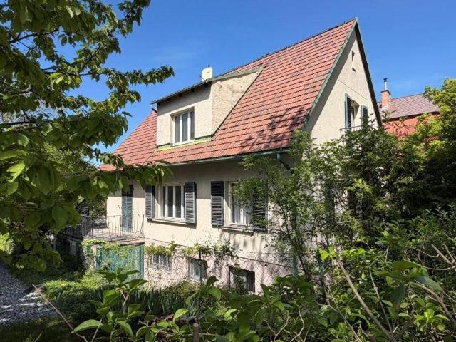 Liegenschaft mit Altbestand und wunderschönen Fernblick in 1130 Wien Hietzing