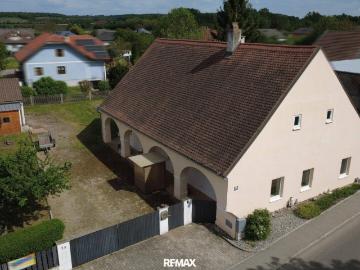 Liegenschaft mit Potenzial in Herzogenburg mit Haupthaus und Nebengebäude
