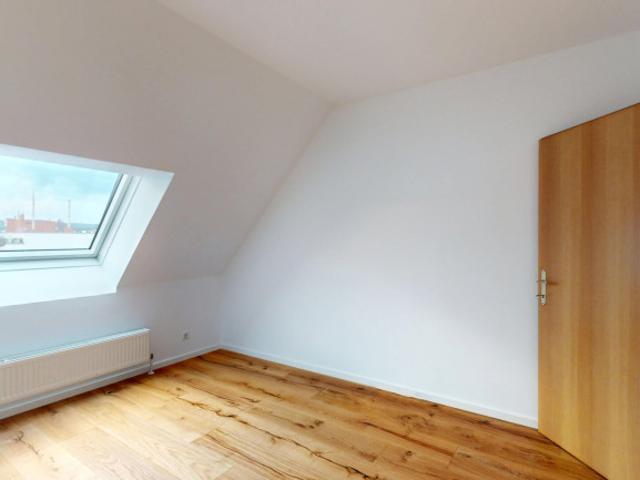 LIESING Nähe Riverside | geräumige Dachgeschosswohnung mit großzügigem Wohnbereich, Terrasse & extra Küche | ZELLMANN IMMOBILIEN