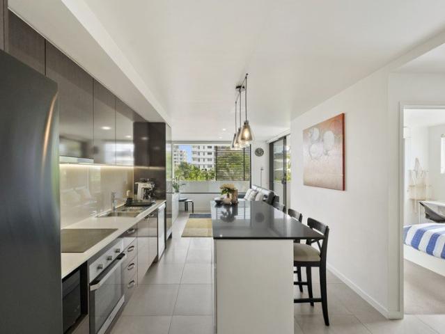 Lift Access, Low Body Corp & Rooftop Views in the Sought After TSS Precinct