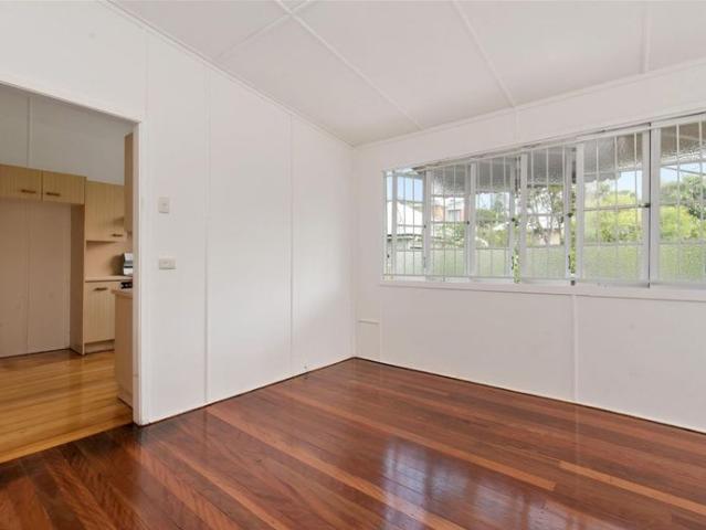 Life style in heart of Woolloongabba, close to all amenities.