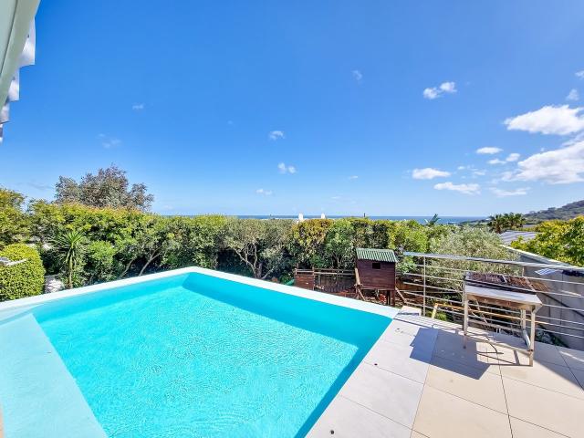 Lifestyle 7 Bed Ensuite Villa w Infinity Pool, Garden & Spa Perfect for families and retreat groups