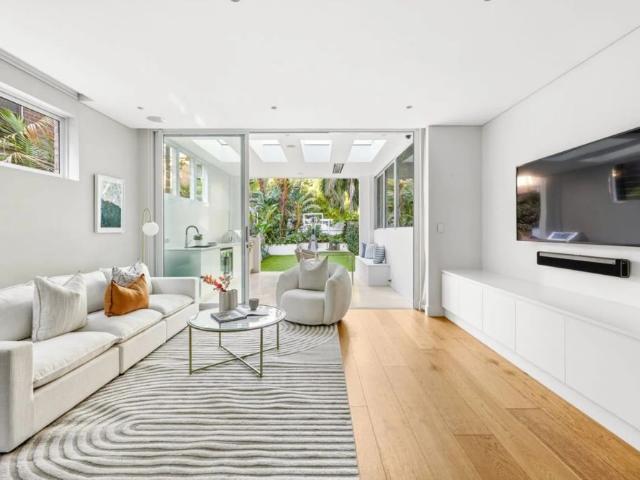 Lifestyle Coastal Residence In Paramount Position