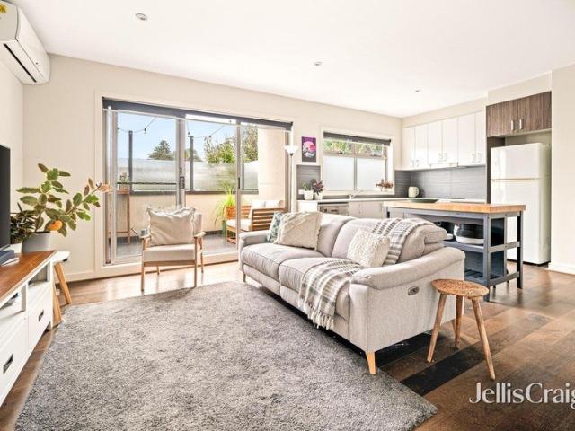 Lifestyle Convenience in a Prime Coastal Setting