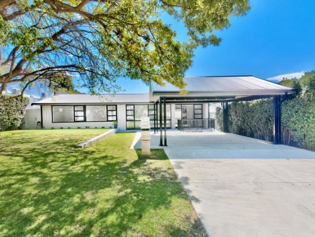 LIFESTYLE, CONVENIENCE & SUPERB FAMILY HOME!