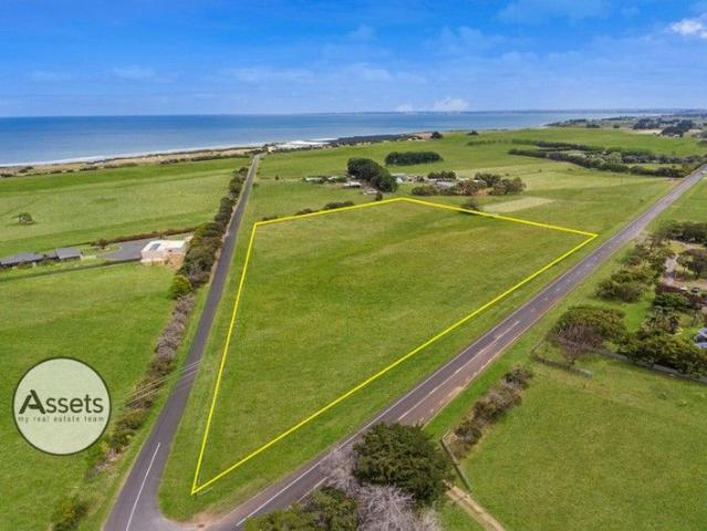 Lifestyle and Coastal Convenience