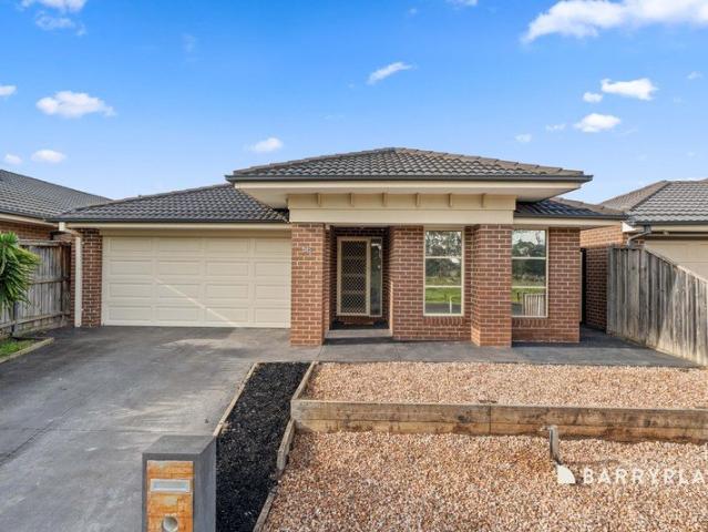 Lifestyle and Location with Parkland Views!