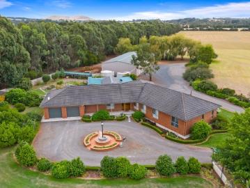 Lifestyle Acreage with Expansive Shedding on 25 Acres Close To Ballarat Racecourse