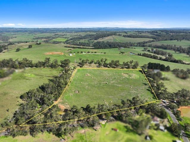 Lifestyle Acreage with Elevated Bay & Forest Views