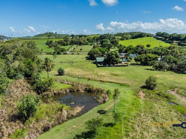 Lifestyle acreage with granny flat minutes to the beach