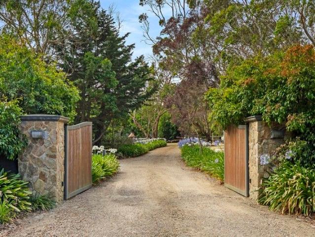 Lifestyle Acreage with Pastoral Capability