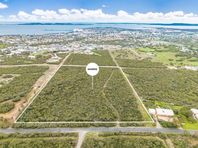 Lifestyle acreage with stunning coastal panorama