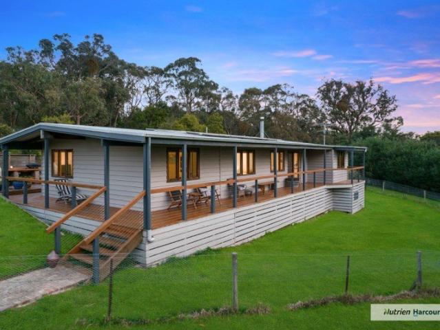 Lifestyle Acreage with Space, Comfort & Superb Accessibility