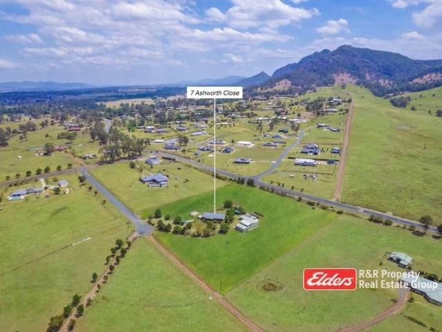Lifestyle Acreage Dream Property