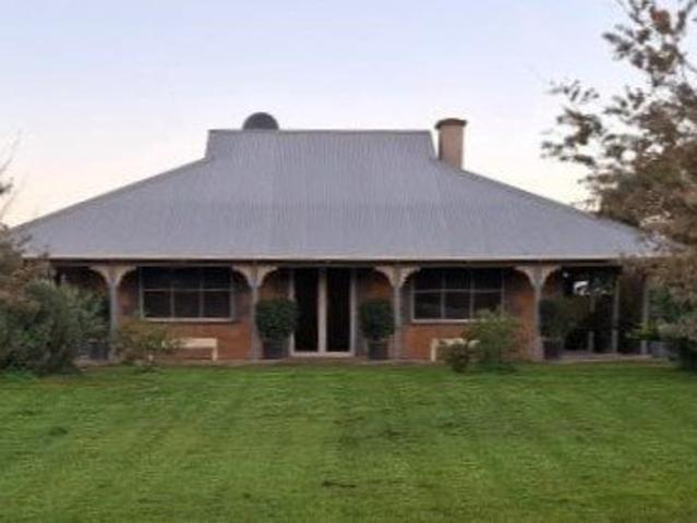 Lifestyle Acreage Estate approx. 4.93 acres Renovated 1910 Return Veranda Bungalow