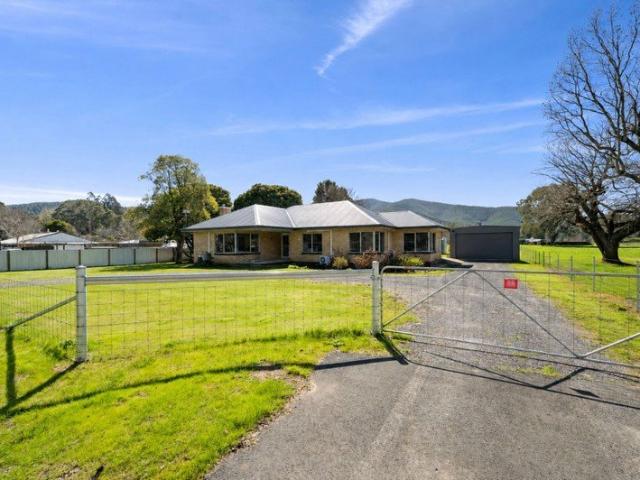 LIFESTYLE ACREAGE IN THE OVENS VALLEY