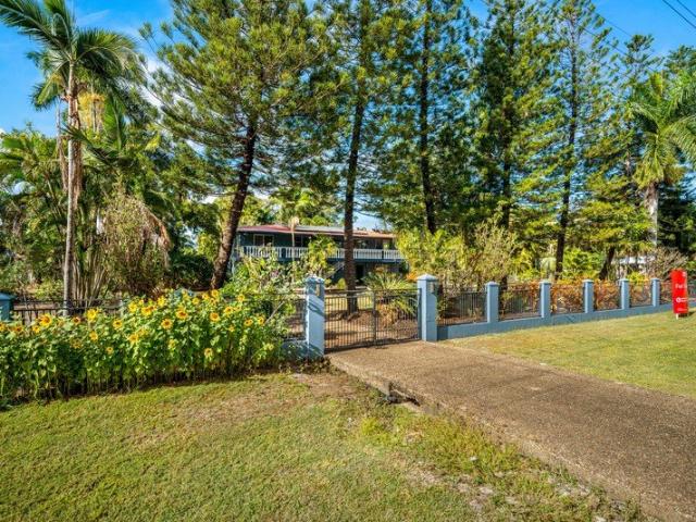 Lifestyle Acreage Living With Pool, Sheds, Orchard And Endless Space