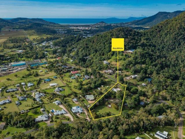 Lifestyle Acreage Living With Privacy, Space & Potential