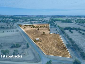 Lifestyle Acreage Located Just Minutes from Town