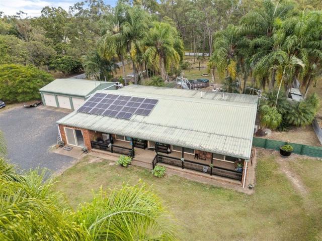 Lifestyle Acreage Minutes From Town & Beach