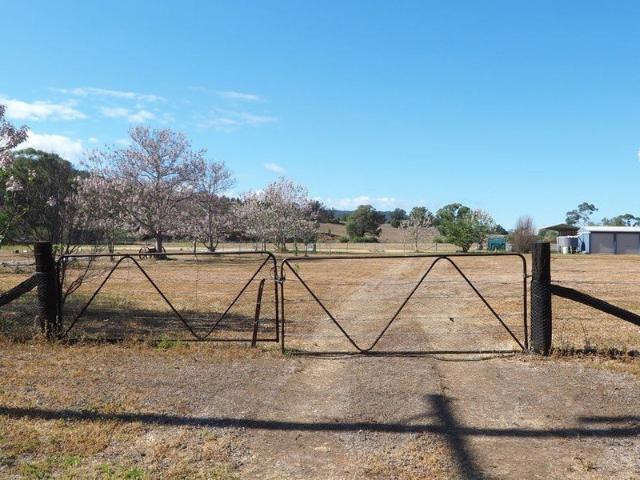 Lifestyle Acreage Plus Mountain Views