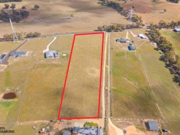 Lifestyle Acres Minutes from Portland