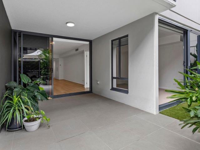 Expansive Courtyard with Dual Entry & Resort Style Ammenities