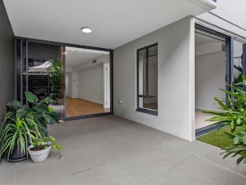 Expansive Courtyard with Dual Entry & Resort Style Ammenities