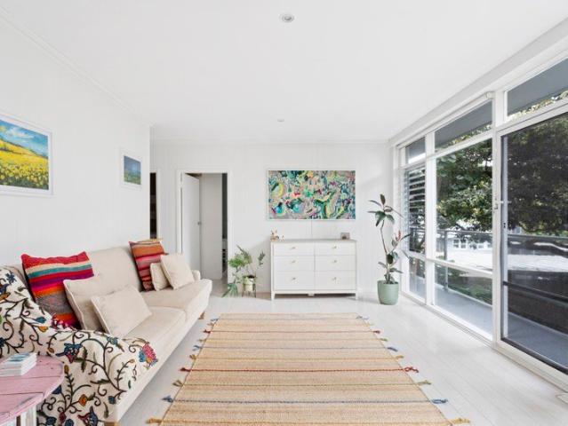 Lifestyle apartment in convenient location with lock up garage