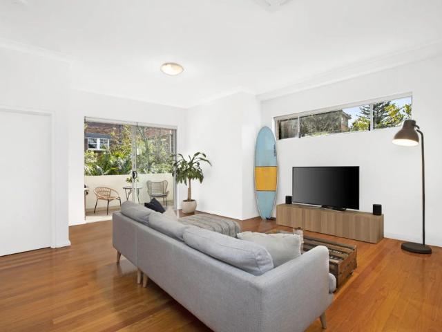 Lifestyle Apartment Set To The Rear of Complex