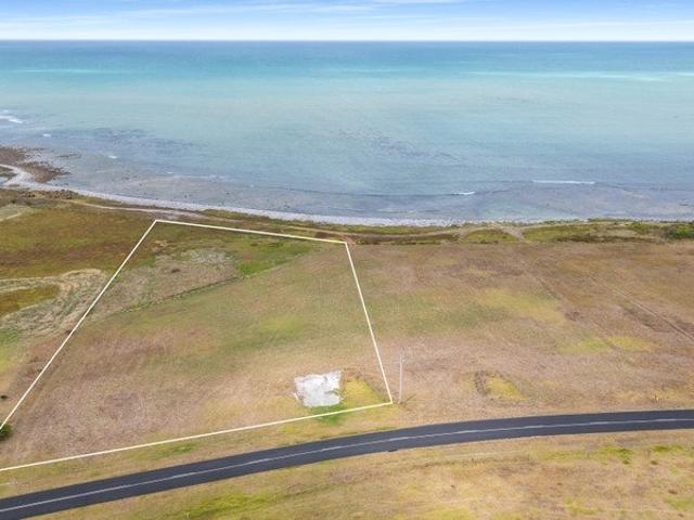 LIFESTYLE BEACHFRONT OPPORTUNITY!