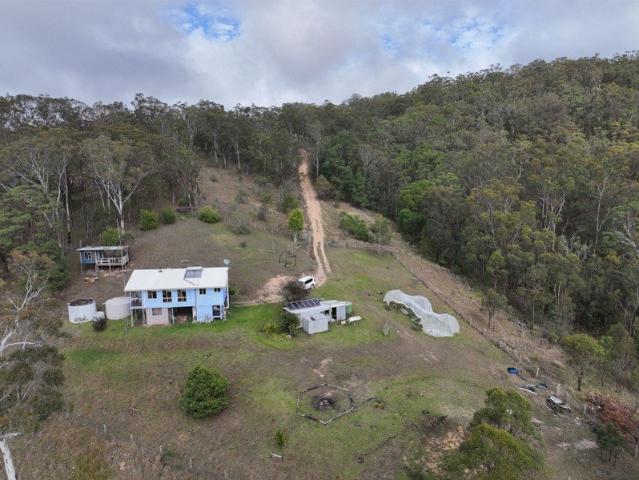 Lifestyle block with stunning views!