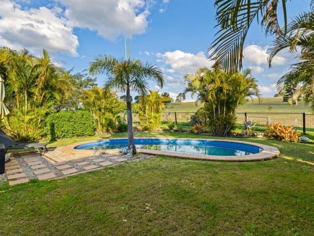 Lifestyle Family Acreage on 3.95 Acres