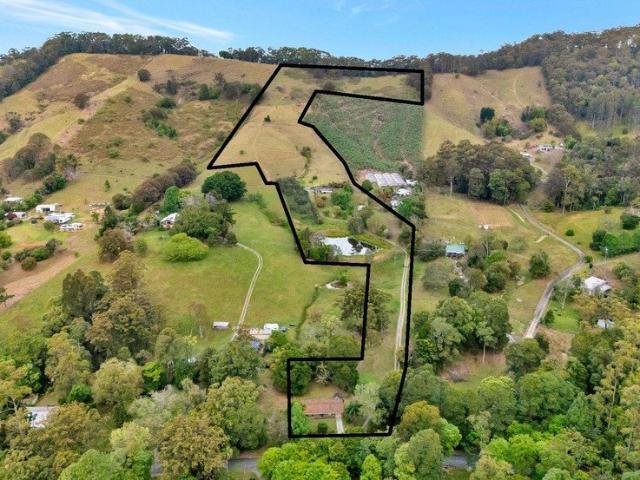 Lifestyle Hobby Farm with two Houses close to Coffs Harbour