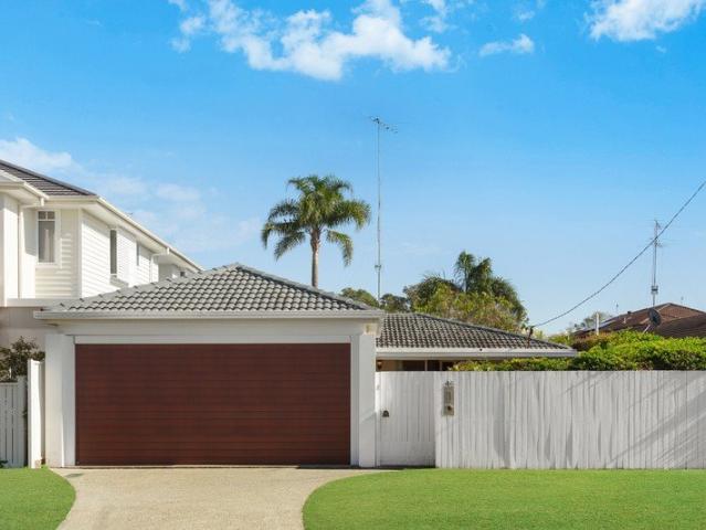 Lifestyle Home in the Heart of Palm Beach with Development options