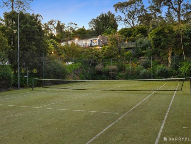 Lifestyle haven with pool and tennis court