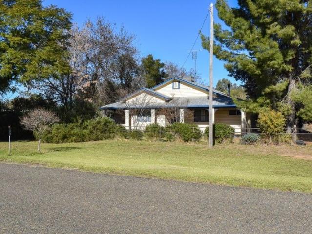 Lifestyle Opportunity Awaits! 194 South Lead Road Forbes, NSW