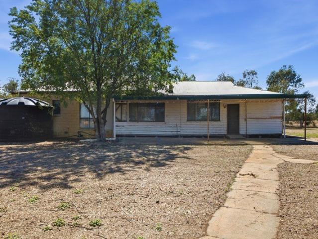 Lifestyle Opportunity on 2 Acres Space, Shedding & Potential!