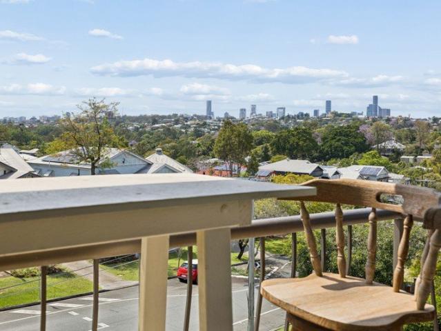 Lifestyle, Location & City Views Welcome to Ashgrove Living
