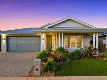 Lifestyle, location and low maintenance living!