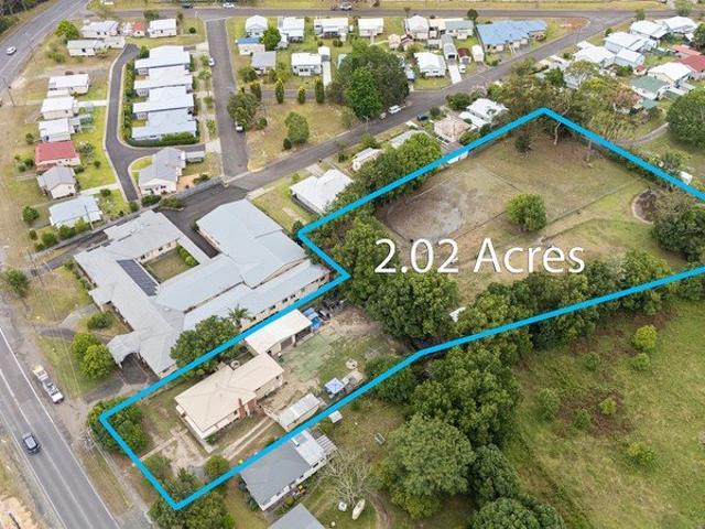 Lifestyle & location on 2 Acres in the heart of town